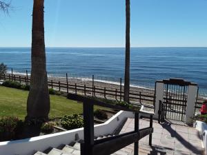Holidays & Home New Studio Calahonda, Pools ,50 m Beach