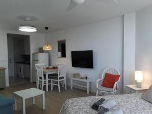 New Studio Calahonda, Pools, Garden, garage and 50 m Beach