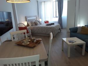 Holidays & Home New Studio Calahonda, Pools ,50 m Beach