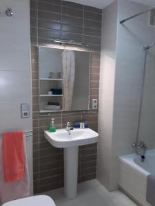 New Studio Calahonda, Pools, Garden, garage and 50 m Beach