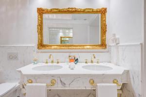 Suite with Canal View room in Hotel Ai Reali - Small Luxury Hotels of the World