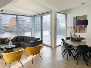 Water Villa in Heeg by Heegermeer