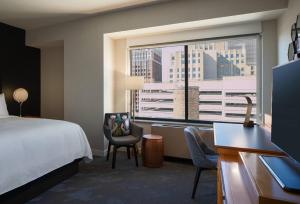 King Bed with Club Lounge Access room in Renaissance Des Moines Savery Hotel