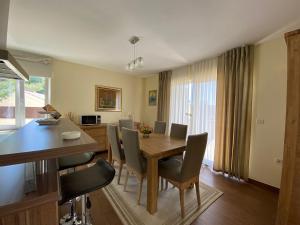 Central apartments near the Beach