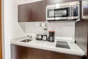 Menesse 102 at Av Coba