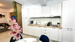 Embassy Studio Mamaia Nord - piscina pe acoperis & parcare gratis