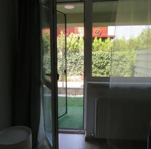 Amazing Apartament with Garden Bucharest Airport Self check-in!!