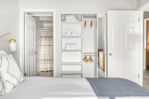 N Hollywood 2BR w Gym Pool nr TJ Shops LAX-592