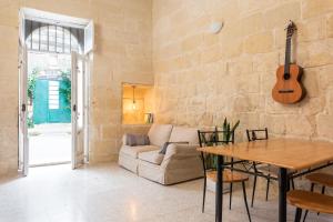Roam Gozo - Studio 47 - 300yr Old Farm Converted Into Welcoming Tiny Home