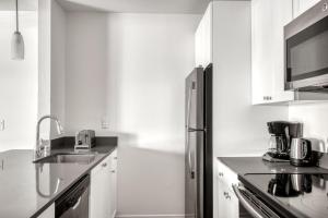 Pasadena 1BR w Gym Pool nr Colorado Ave LAX-860