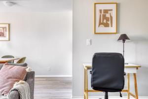 Fairfax 2BR w Pool nr WF TJ Melrose shopping LAX-491