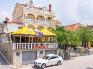 Apartments Smilje i Maslina - Visić Radeka