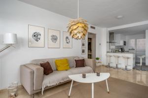 El Faro beachclose apt by Costarentals - Ref 177