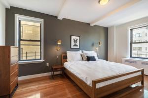 UES 2BR wIndoor pool Doorman City views NYC-243