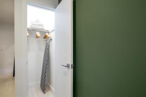 E Village Studio w renovated virtual doorman NYC-316