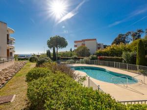 Apartment Les Rivages de LEsterel-2 by Interhome