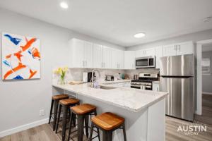 Recently Renovated Clarksville Apt for 4 and Parking