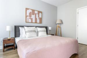 San Carlos 2BR w Gym Pool nr Train Shops SFO-440