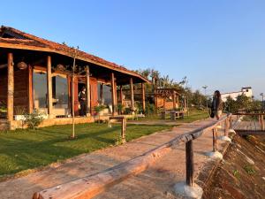 LakHill Farmstay