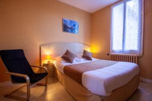 Hotels Hotel du Commerce : Chambre Double