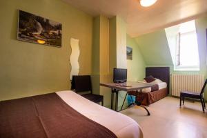 Hotels Hotel du Commerce : photos des chambres