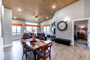 The Penthouse S402 condo