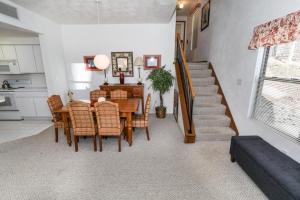 Seven Springs Stonegate 2 Bedroom Deluxe Condo, Ski-In Out, Sleeps 8!