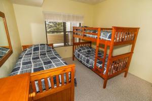 Seven Springs Stonegate 2 Bedroom Deluxe Condo, Ski-In Out, Sleeps 8!