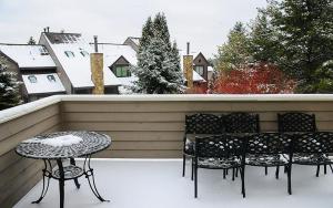 Seven Springs Stonegate 2 Bedroom Deluxe Condo, Ski-In Out, Sleeps 8!