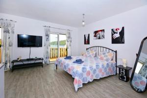 Sea View Luxury Apartments, ALA DA
