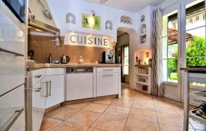 Maisons de vacances Maison chaleureuse a Orange avec piscine privee : photos des chambres