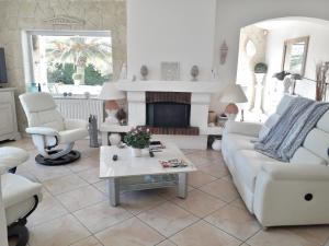 Maisons de vacances Maison chaleureuse a Orange avec piscine privee : photos des chambres