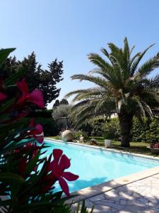 Maisons de vacances Maison chaleureuse a Orange avec piscine privee : photos des chambres