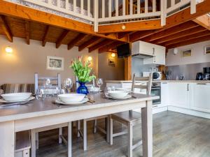 Maisons de vacances Holiday Home La Roseraie by Interhome : photos des chambres