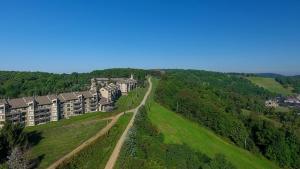 Seven Springs Stoneridge 4 Bedroom Standard Condo, Ski-In Out! condo