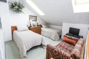 Seven Springs Sunridge 2 Bedroom Standard Condo, Ski-In Out condo