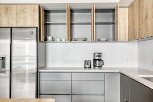 Downtown 1BR w Pool Gym WD nr Staples Center LAX-544