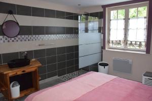 Appartements gite recent entre champs et foret : photos des chambres