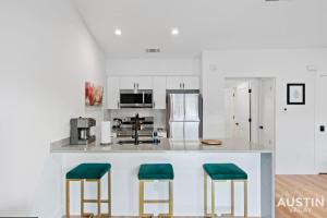 Insta-Ready Apartment in Barton Hills w King Bed