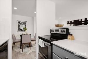 Great Clarksville Condo Near W 6th plus Free Parking