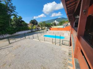 0001.08 - Maranduba - Apto - 2 Dormitório - 8 Pessoas - 2 Quadras Do Mar - Piscina - Wi-Fi (Excursão 96 Pessoas)