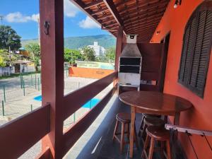 0001.06 - Maranduba - Apto - 2 Dormitório - 8 Pessoas - 2 Quadras Do Mar - Piscina - Wi-Fi (Excursão 96 Pessoas)