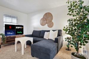Airy King Bedroom and Comfortable Living Space by UT
