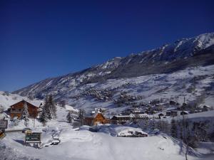 Maisons de vacances Maison de 12 chambres avec sauna terrasse amenagee et wifi a Vars a 2 km des pistes : photos des chambres