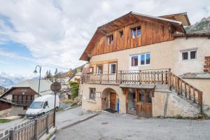 Maisons de vacances Maison de 12 chambres avec sauna terrasse amenagee et wifi a Vars a 2 km des pistes : photos des chambres