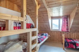 Maisons de vacances Maison de 12 chambres avec sauna terrasse amenagee et wifi a Vars a 2 km des pistes : photos des chambres