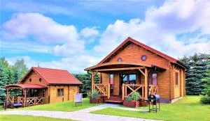 DOMKI NA MAZURSKIM WZGÓRZU NAD JEZIOREM - Karwie