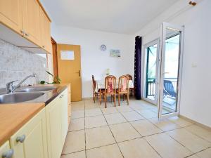 Holiday Home Tina by Interhome