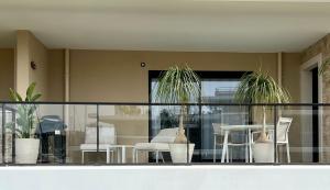 Appartements L'apart'83 - T2 classe 5 etoiles - Belle vue sur la baie du Lazaret : photos des chambres