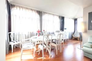 House sea view in Moledo with balcony and Internet.